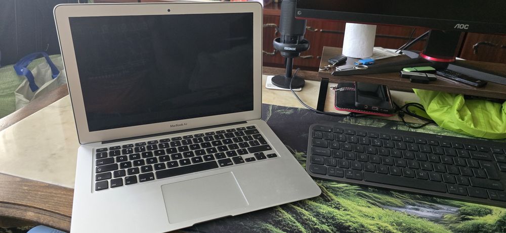 MacBook Air A1466 EMC 2632 – Отлично състояние с Windows 10