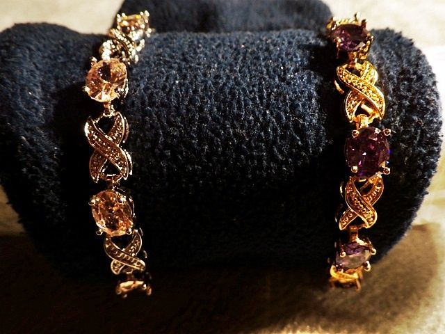 Гривни с полускъпоценни камъни