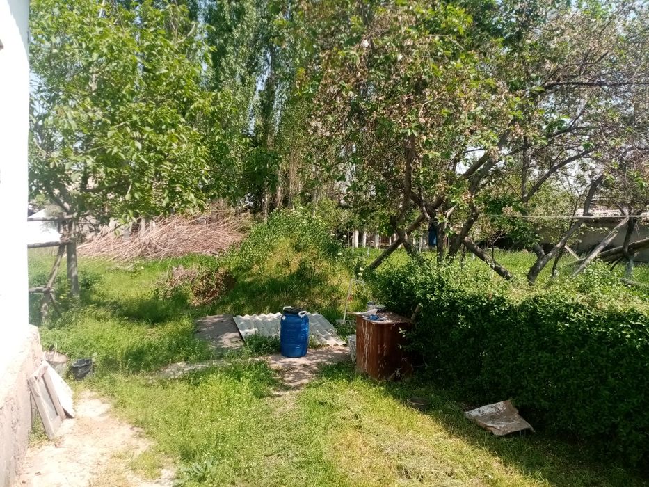 Yer sotiladi 6 sotix 3 xonaga fundamenti bor