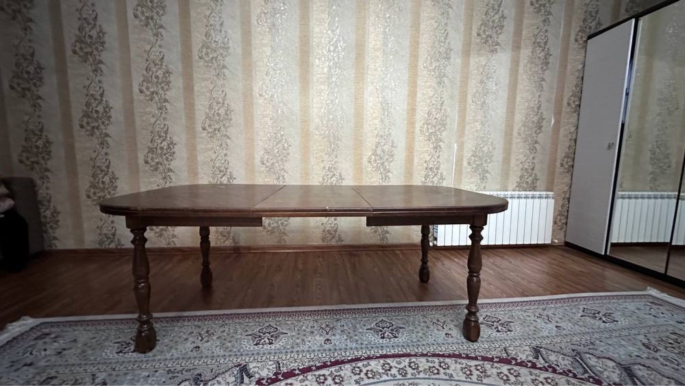 Продам стол на 24 персон