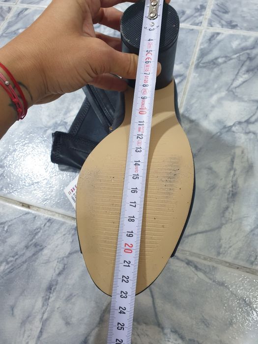 Botine cu varf decupat