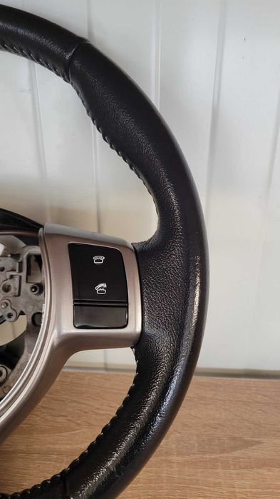 Продавам като нов кожен волан за Toyota Yaris 2011 - 2020