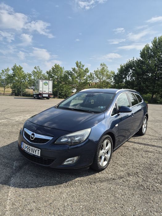 Opel Astra J - 2011