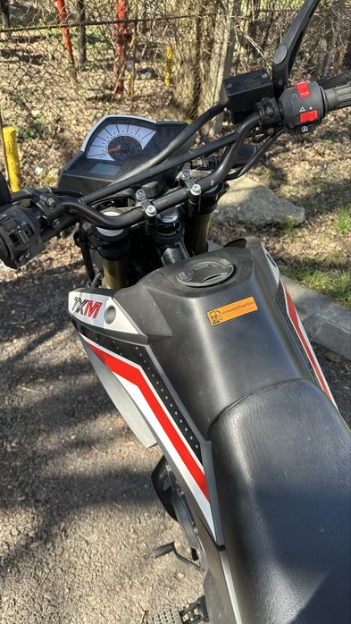 Motocicleta Keeway TX 125 SM