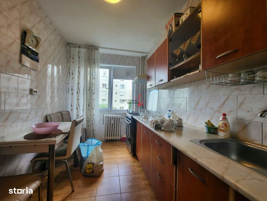 Metrou 1 Dec 1918  Apartament 2 Camere Decomandat