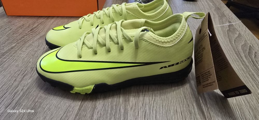 Футболни обувки за деца  тип Стоножка 35 номер