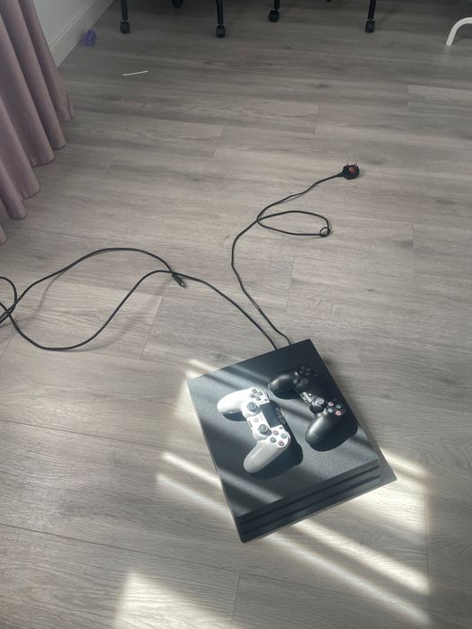 Ps4 pro 1 Tb cablu hdmi