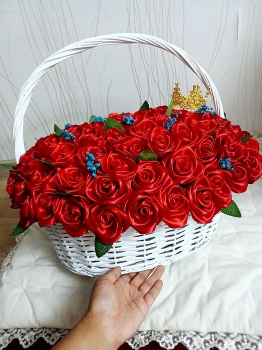 Цветы из атласных розы