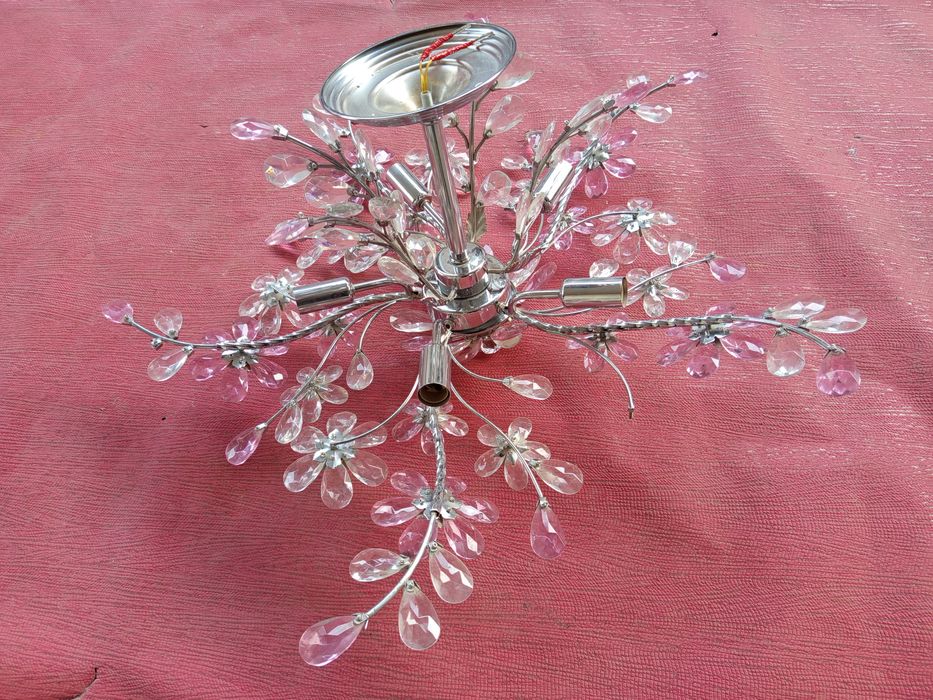 Продаётся / люстра / .