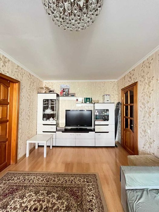 продам 4ком квартиру в центр