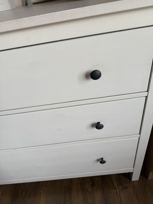 Скрин с три чекмеджета