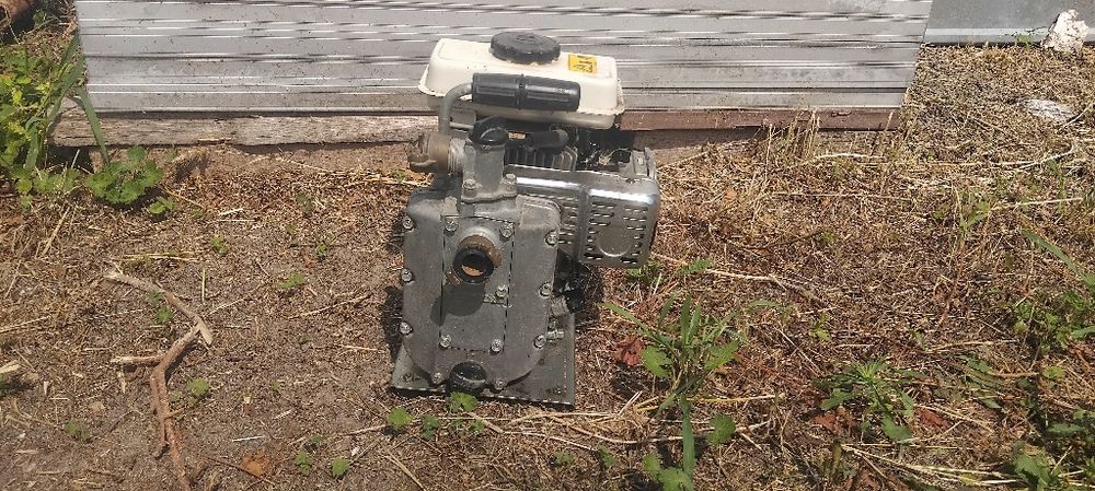 Водна помпа с бензинов двигател Honda