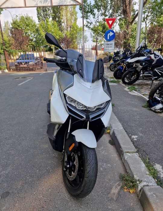 Vand Bmw C400GT, 2019, echipata cu Akrapovic, top case Givi V70