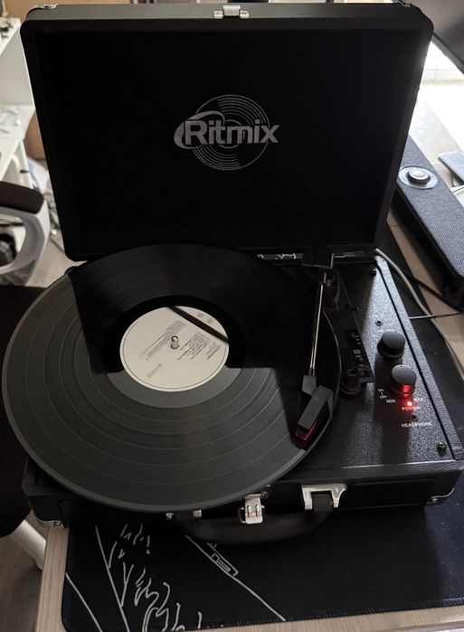 Виниловый проигрыватель Ritmix LP-120B