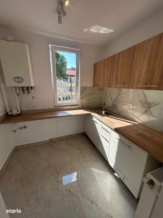 De vanzare apartament cu 2 camere, etajul 2, renovat, zona Roman Voda