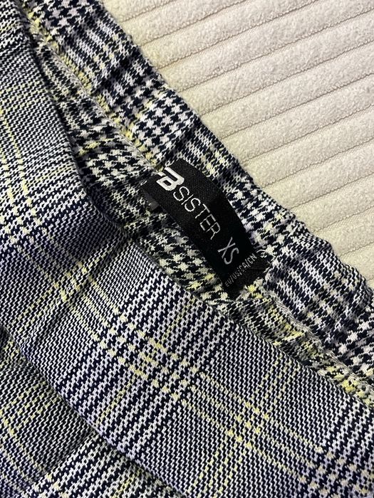 Кариран дамски панталон с електрикова лента