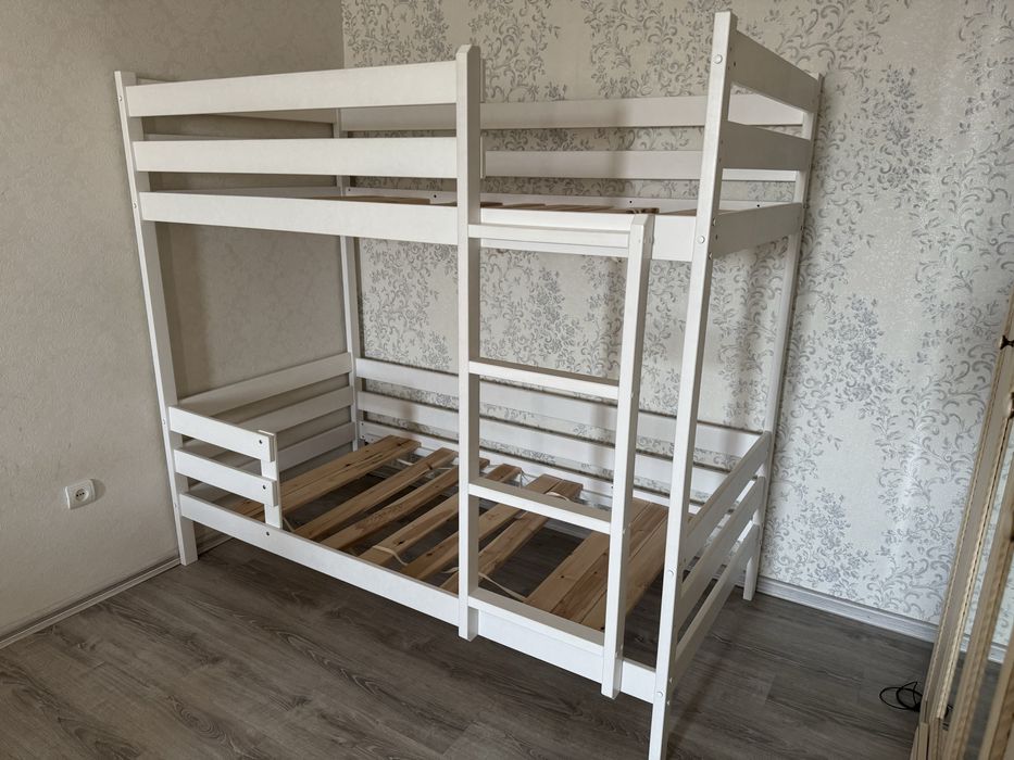 Продам двухяростную кровать