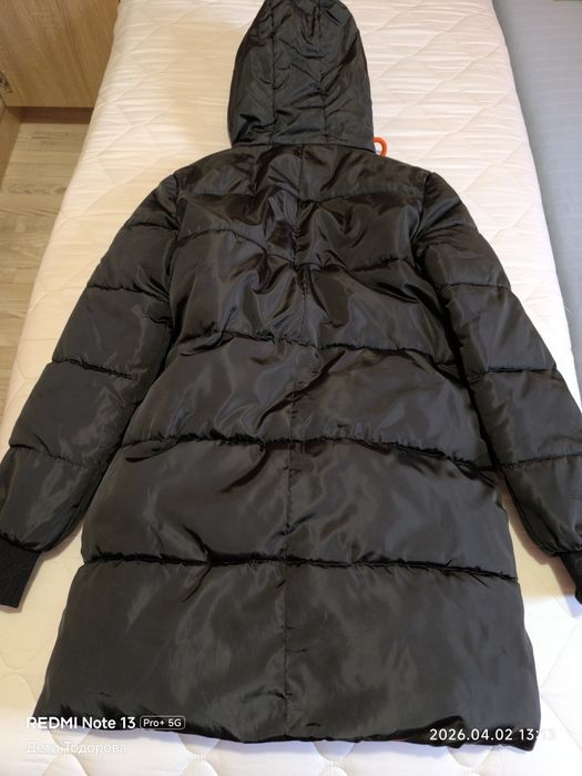 Продавам чисто ново зимно яке.