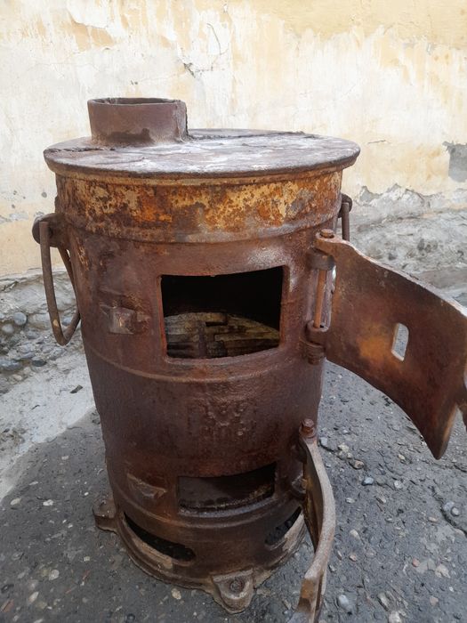 Chugun (chuyan) pechka yahshi holatda.