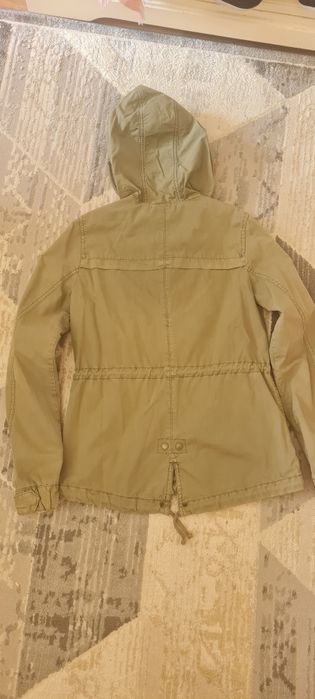 Продам все куртки женские