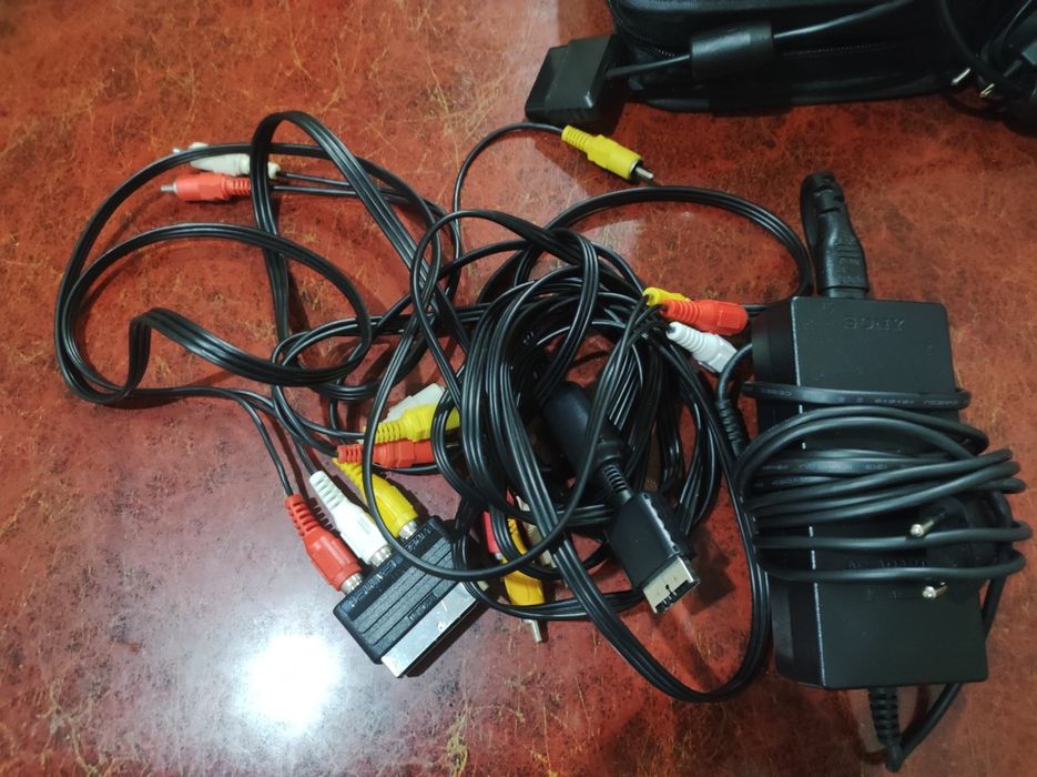 Продаю плейстейшн Sony 2 с дисками игр и джойстиками.