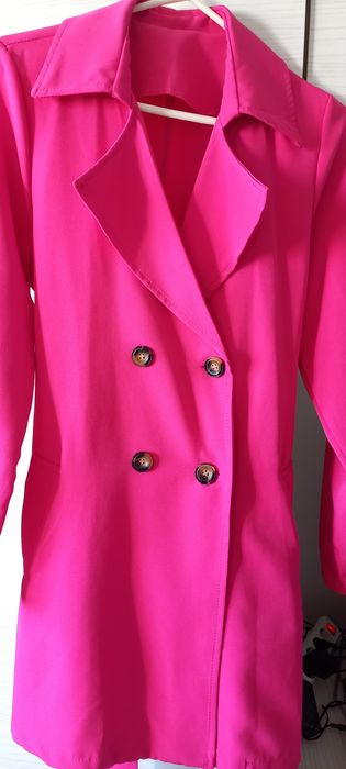 Vând  trenci mărimea M