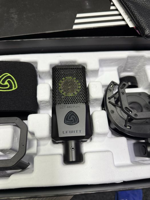 Microfon studio Lewitt 440