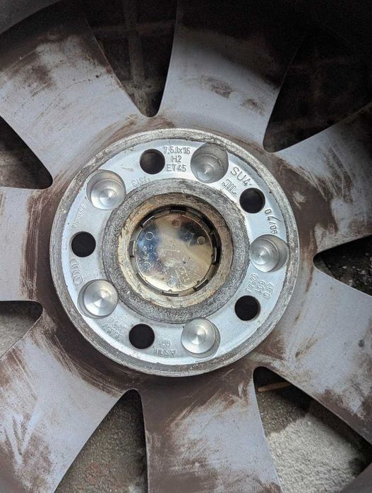 4бр зимни с джанти 215/60/16"/Pirelli/DOT19/6mm грайфер за VW групата