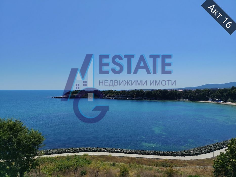 Фронтална гледка море. Първа линия море. Тристаен апартамент в гр.