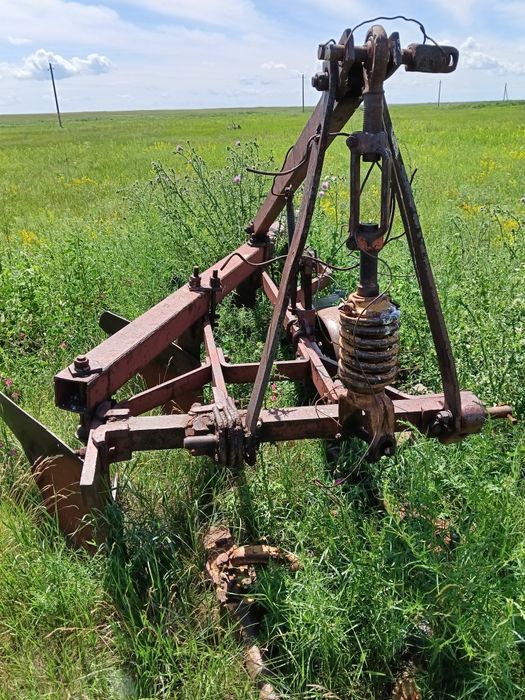 Продам культиватор, плуг и лопату