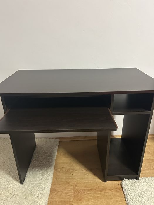 Vand birou in stare foarte buna