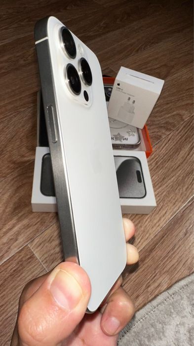 Айфон 15 pro (с комплектом)