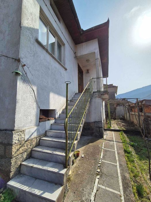 Къща в Тетевенски Балкан / с.Гложене/ !