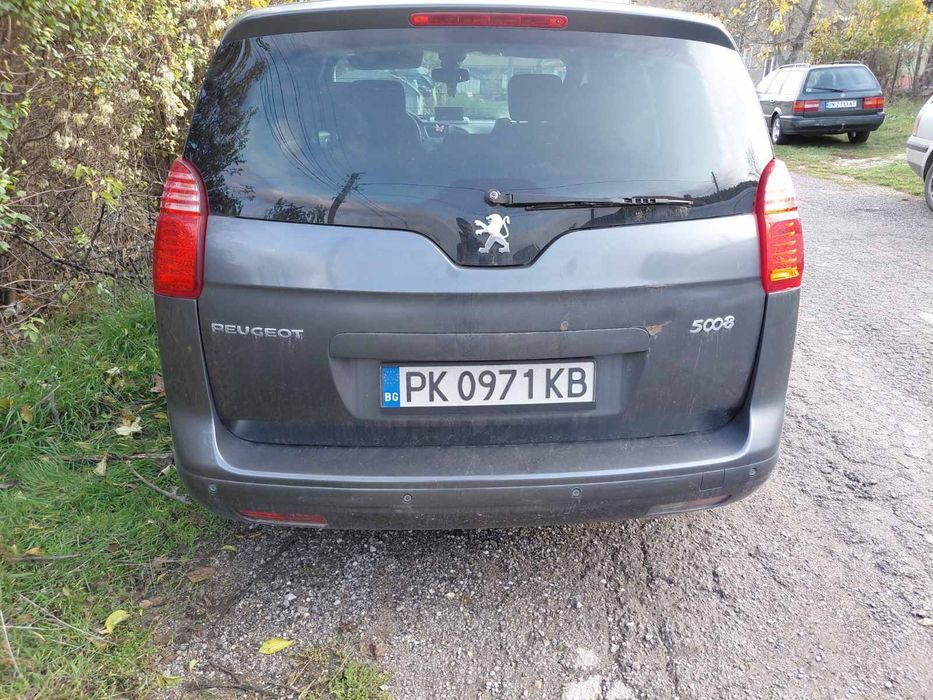 Продава се Peugeot 5008