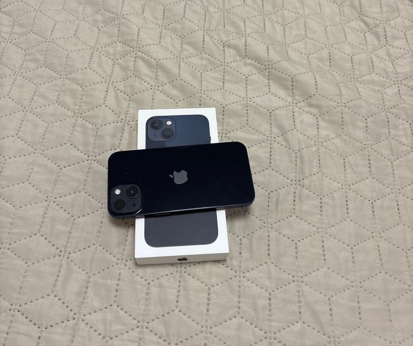 Vând telefon iPhone 13 midnight