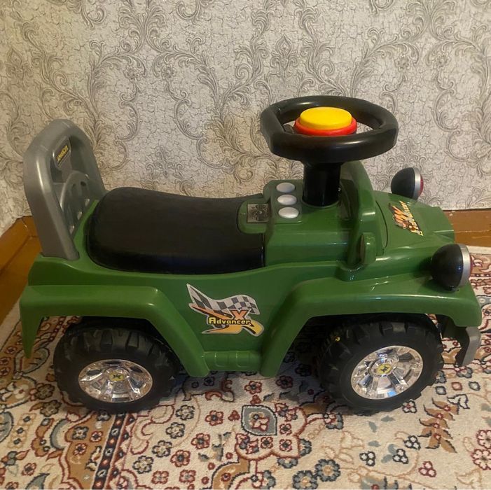 Детский транспорт, каталка для мальчиков от 1 года до 2,5 лет.