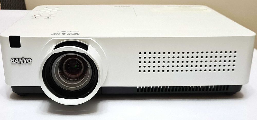 Proiector Sanyo PLC-XU301