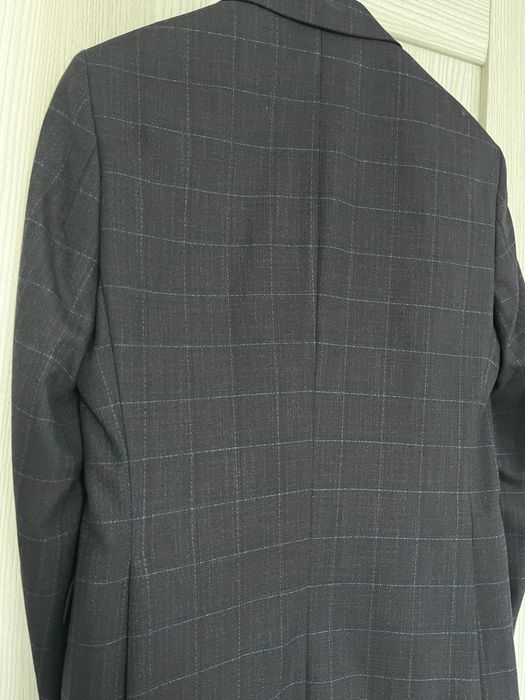 Костюм тройка  одевали 1 раз на свадьбу