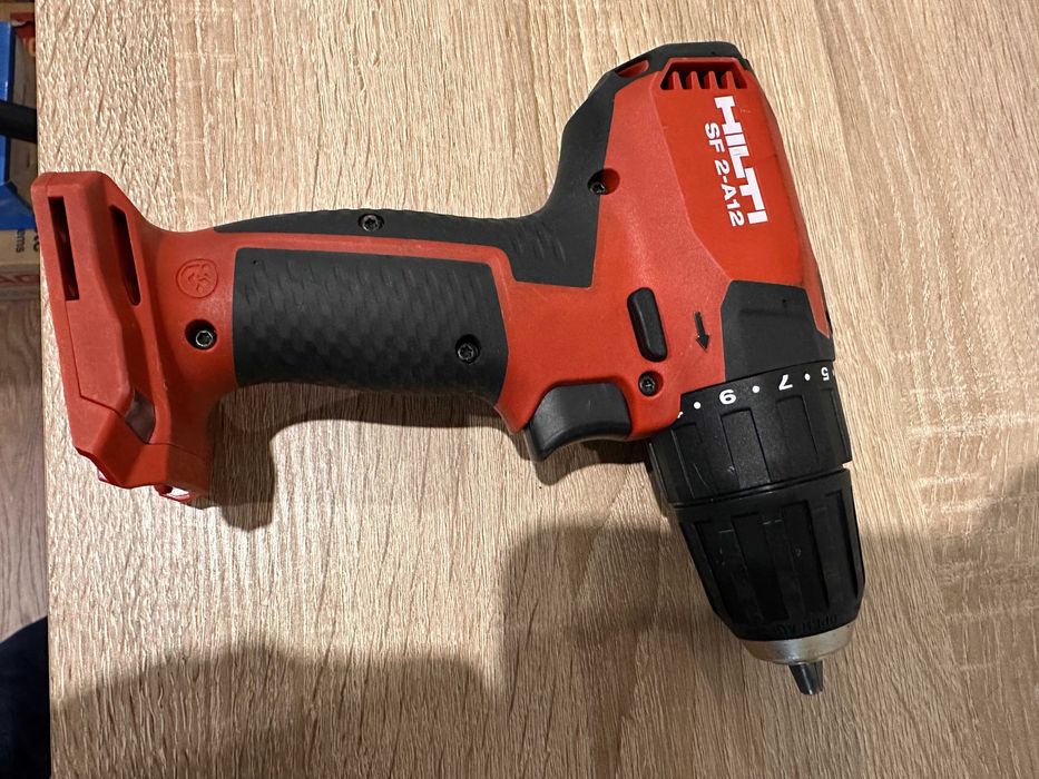 Hilti- батерии и зарядно  12V