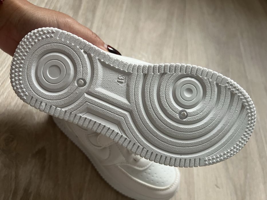 Продам кроссовки