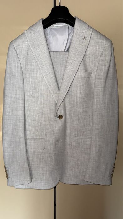 Costum Barbati | Sacou Barbati | Costum 2 piese Barbati | Costum 3 piese Barbati ca NOI | Costum DS Damat | Costum AC & CO | Sacou MANGO