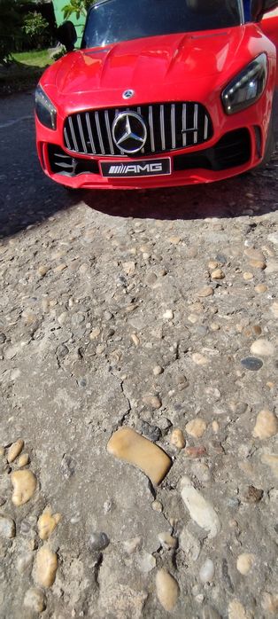 Детска кола на батерия