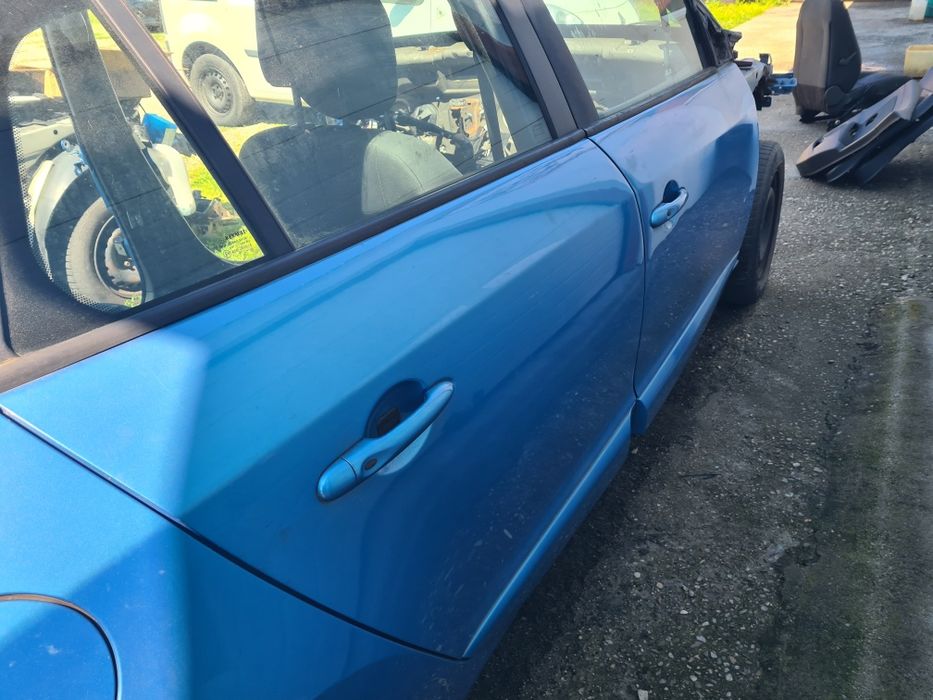 Far bara fata capota motor-Renault Megane 3 an 2012 /Clio 3 an 2008