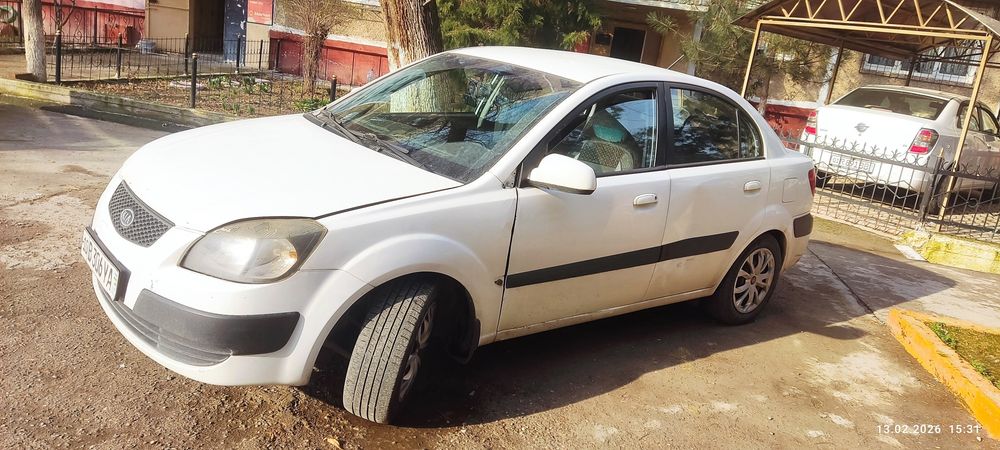 Kia Rio sedan 2009
