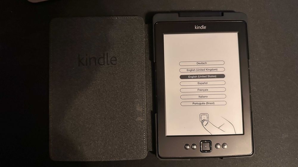 Amazon Kindle Wi-Fi 6 inch black si husa cu LED