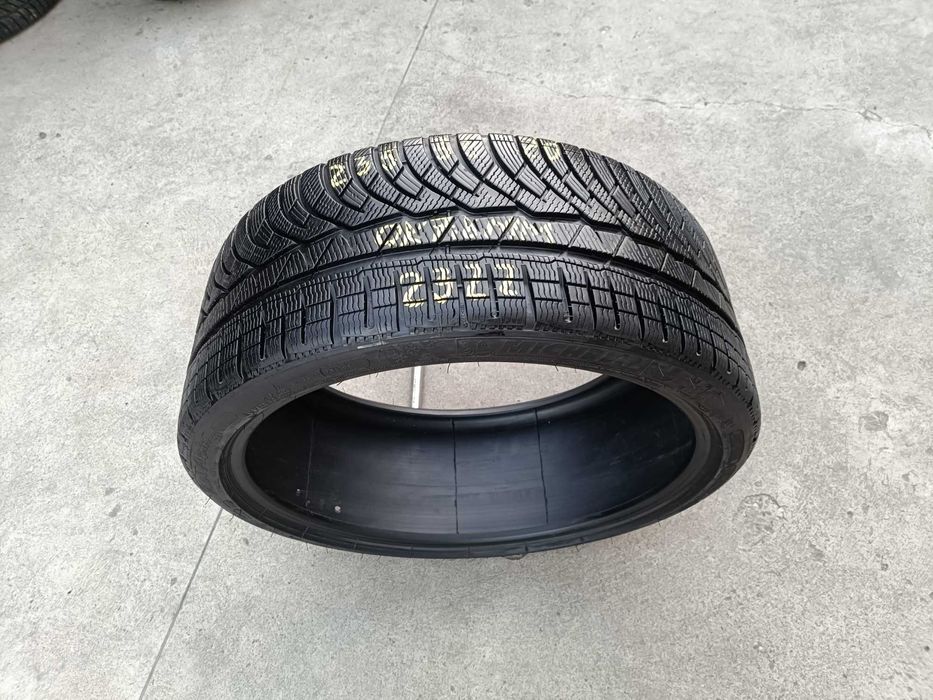 O anvelopa iarna 235 35 20 michelin pilot alpin PA4 cu 7,8 mm dot 2322