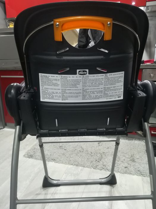 Стол за хранене с регулиране и колелца Chicco