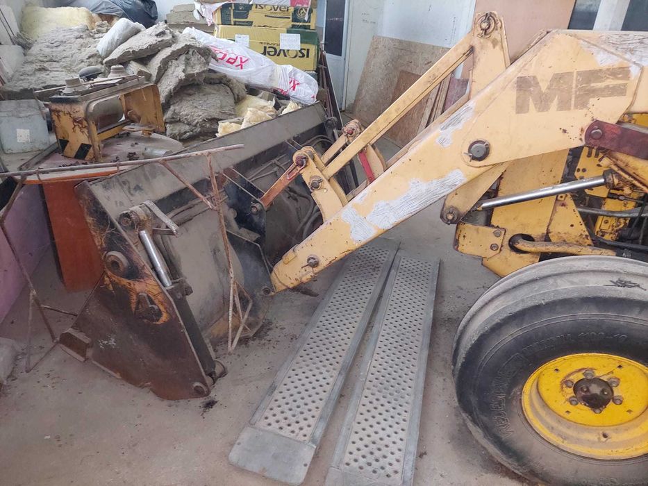 Buldoexcavator MF 500