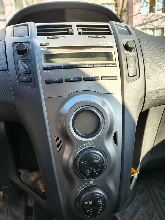 Тойота Ярис Газ- Бензин