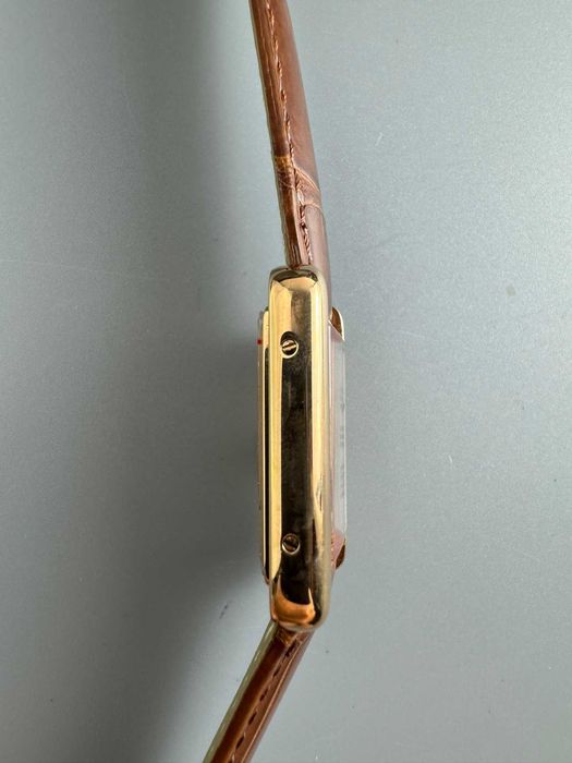 Унисекс часовник Cartier Tank с кварцов механизъм